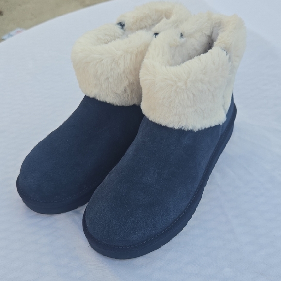 Koolaburra By Ugg Women's Navy and Cream Fur-Lined Boots - Picture 1 of 10